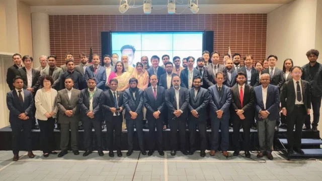<span class="ss-t" data-en="SORA students" data-bn="SORA শিক্ষার্থীরা" data-ja="SORAの学生たち">SORA students</span>
